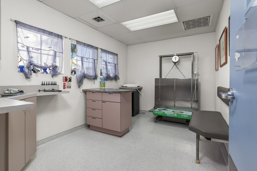 More Photos Of 1964-1968 Sunset Cliffs Blvd, San Diego Medical For Sale