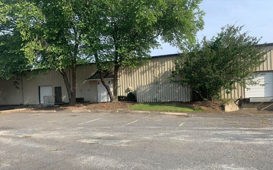 More Photos Of 209 S Main St, Oakboro Industrial For Lease