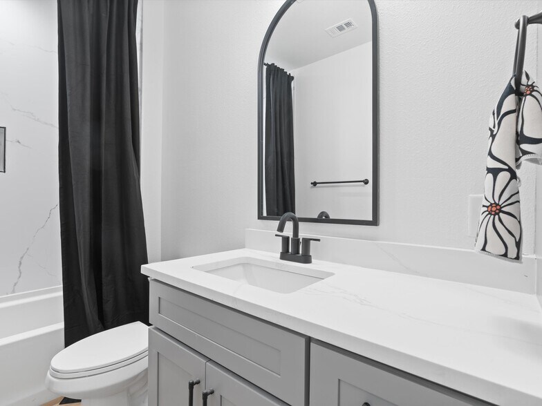 More Photos Of 7811 Mohawk Dr, Dallas Apartments For Sale