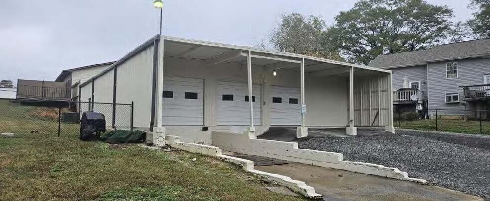 More Photos Of 619 N Church St, Mooresville Industrial For Lease