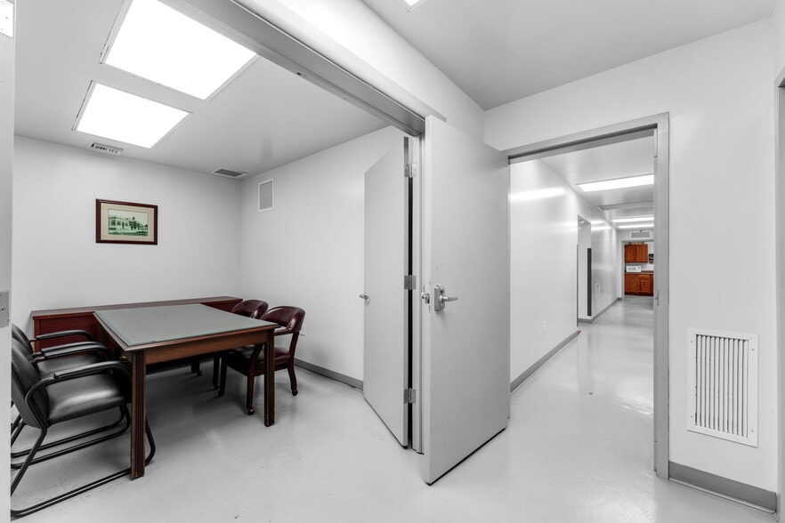 More Photos Of 7155-7159 NW 77th Ter, Miami Warehouse For Sale