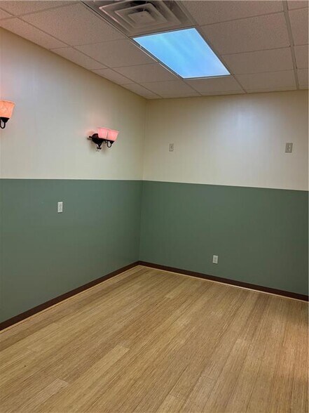 More Photos Of , Trimble Office For Sale