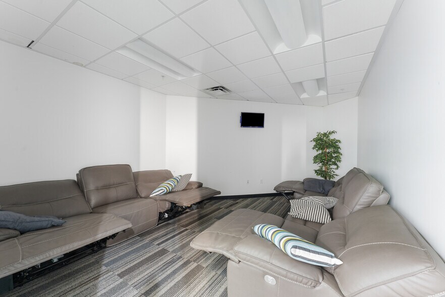 More Photos Of 512 W 800 N, Orem Medical For Lease