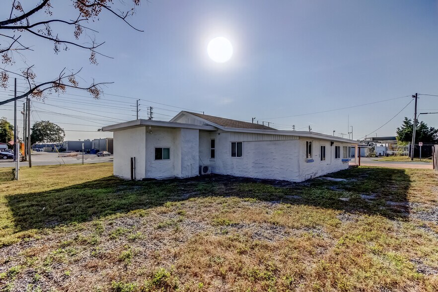 More Photos Of 4539 Mile Stretch Dr, Holiday Office For Sale
