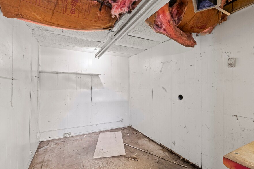 More Photos Of 1801 N Main St, Baytown Flex For Sale