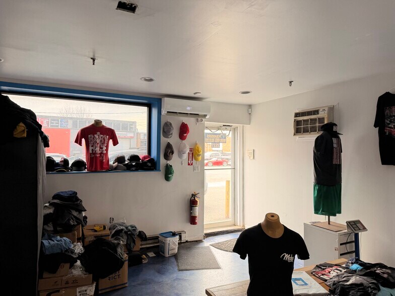 More Photos Of 3533-3539 Lawson Blvd, Oceanside Warehouse For Lease