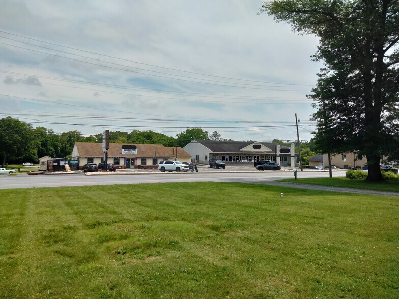 More Photos Of 1486 Rt 100, N. Coventry Twp, Chesco, Pottstown Storefront Retail Office For Sale
