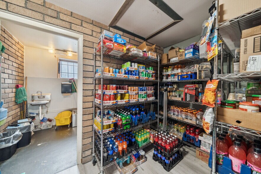 More Photos Of 901 W Pershing Blvd, Cheyenne Service Station For Sale