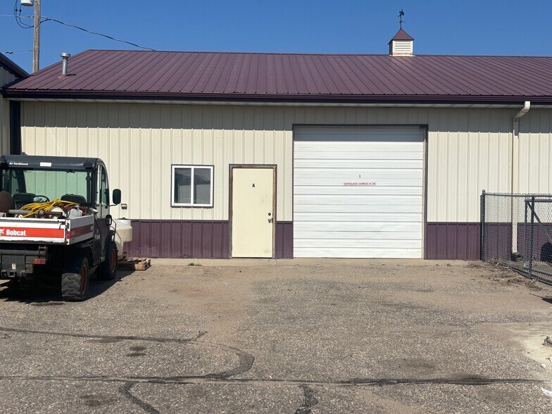 More Photos Of 717 27th St SE, Minot Flex For Lease