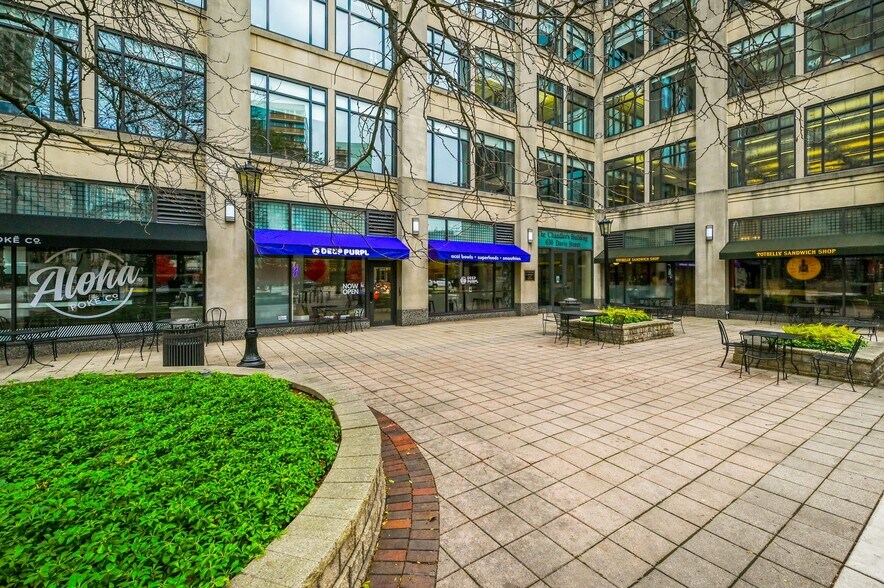 More Photos Of 630 Davis St, Evanston Office For Lease