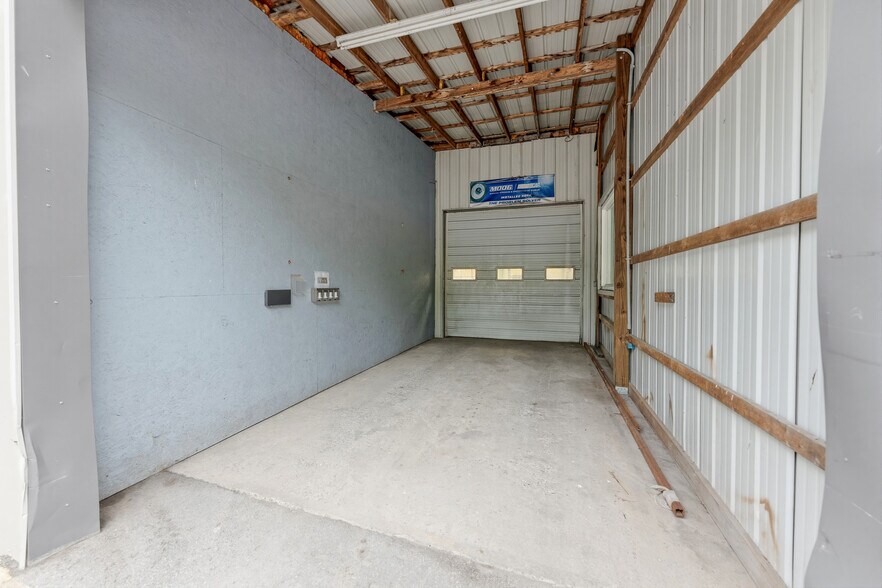 More Photos Of 622 Blue Horizon Dr, Morgantown Auto Repair For Sale