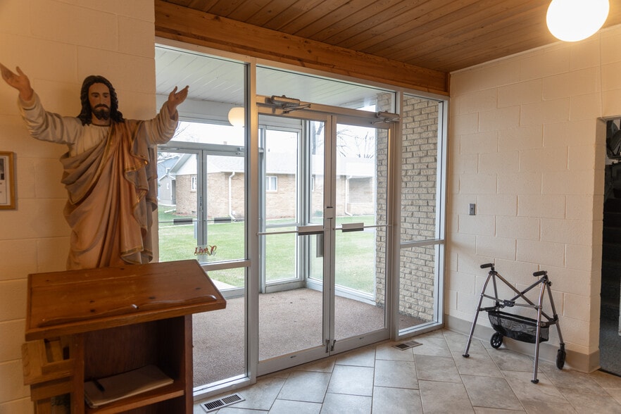 More Photos Of 381 H St, Hampton Religious Facility For Sale