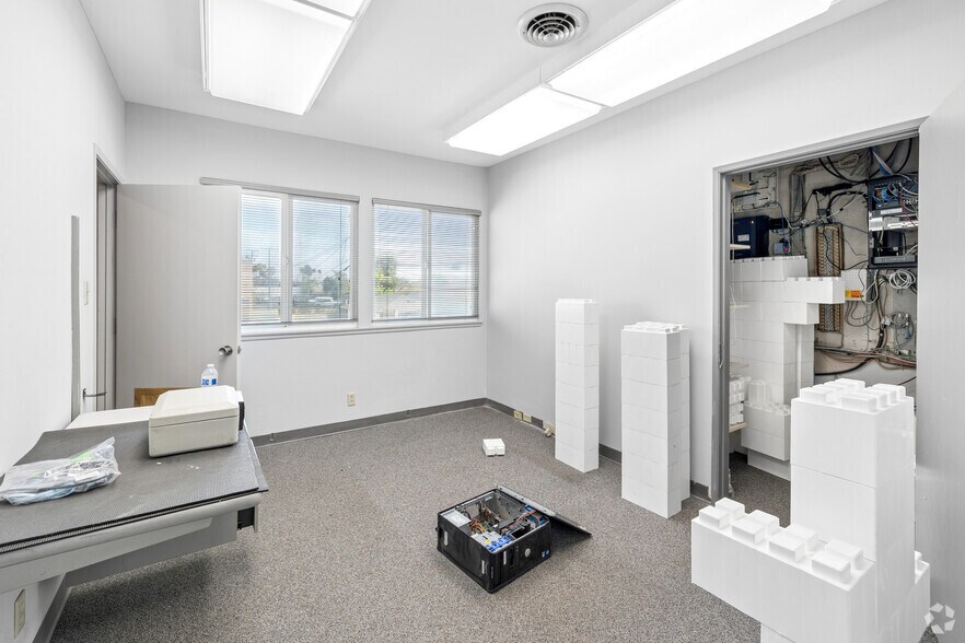 More Photos Of 13822 Beach Blvd, Westminster Office For Sale