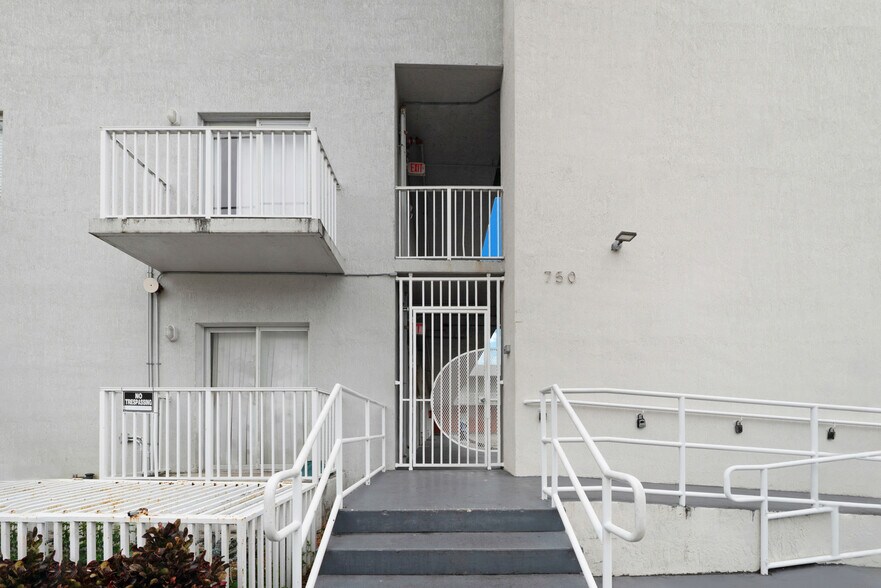 More Photos Of 750 SW 2nd St, Miami Apartments For Sale