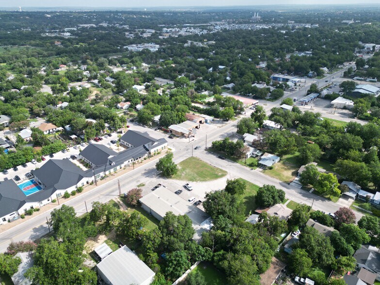 More Photos Of 1413 W San Antonio St, New Braunfels Freestanding For Sale