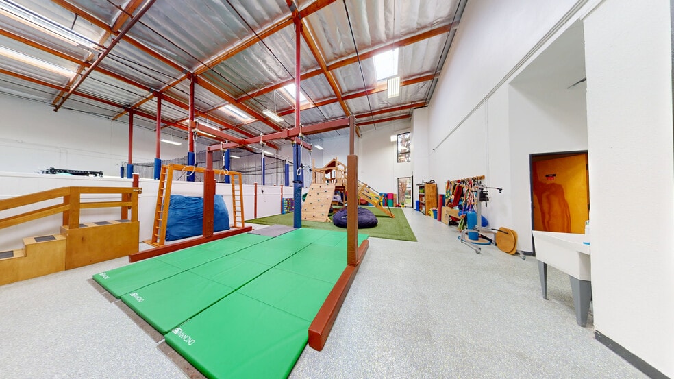 More Photos Of 1000 Calle Amanecer, San Clemente Light Manufacturing For Sale