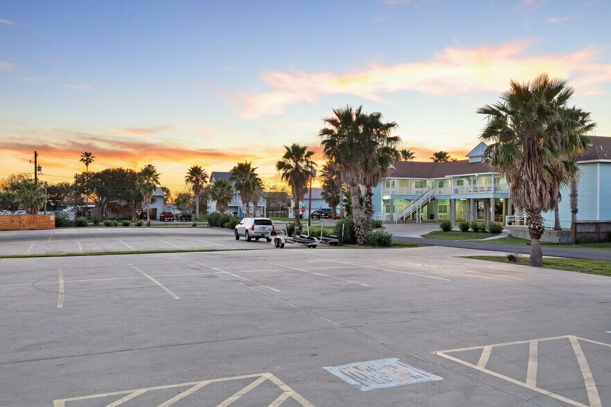 More Photos Of 4226 Laguna Shores Rd, Corpus Christi Hotel For Sale