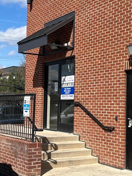 More Photos Of 108 E Main St, Newark Freestanding For Lease