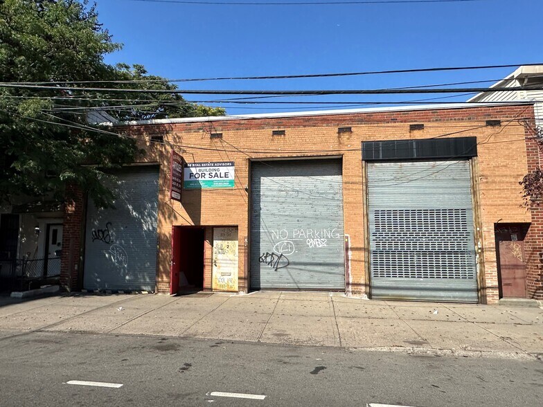 Primary Photo Of 3906 Crescent St, Long Island City Warehouse For Sale