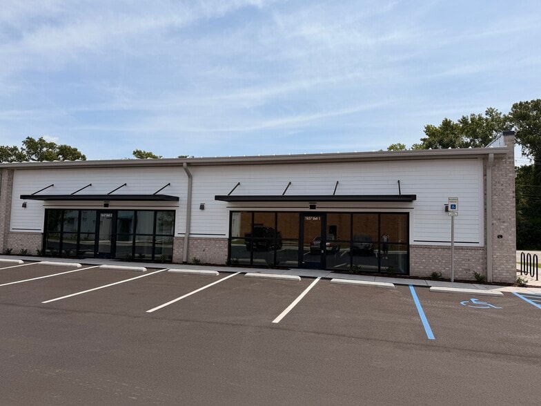 More Photos Of 1657 Ashley Hall Rd, Charleston Storefront Retail Office For Lease