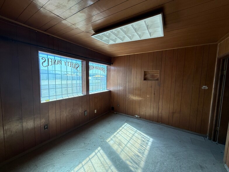 More Photos Of 8216 Alameda Ave, El Paso Warehouse For Sale