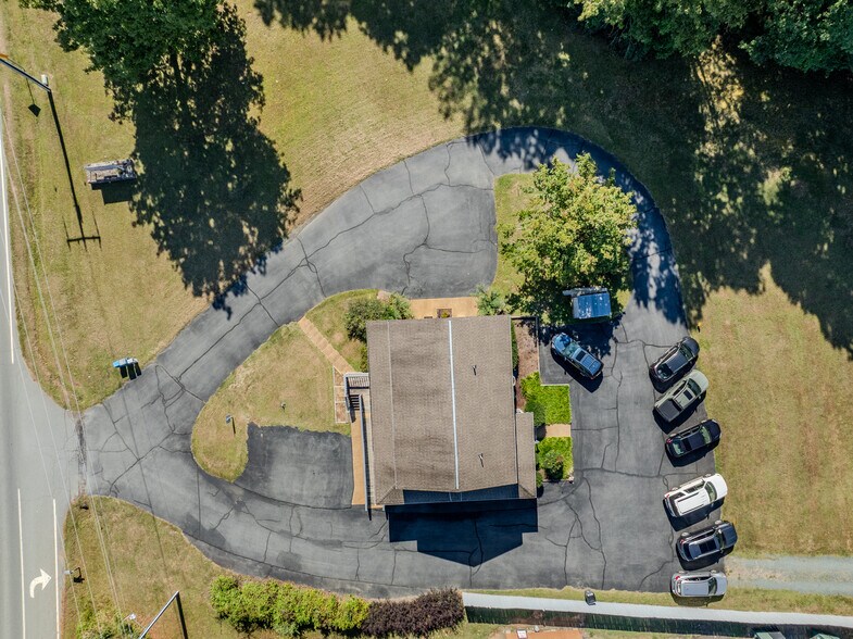 More Photos Of 2704 Lake Monticello Rd, Palmyra Office For Sale