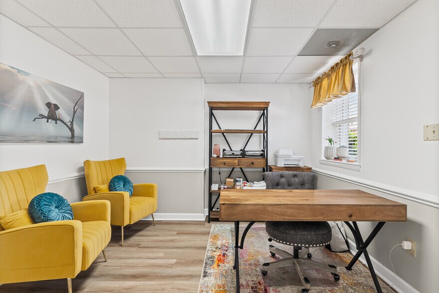 More Photos Of 525 7th St, Altavista Office For Sale