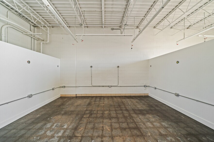 More Photos Of 6145 Troost Ave, Kansas City General Retail For Sale