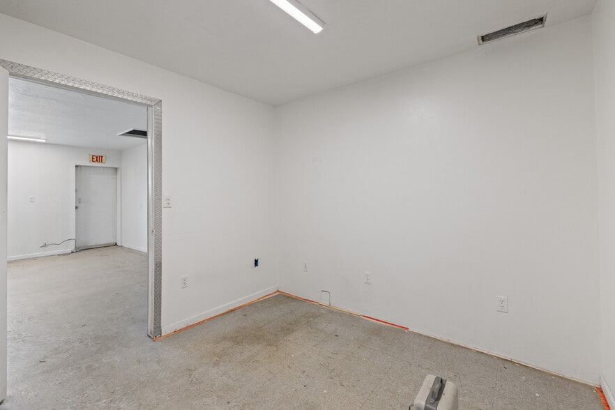 More Photos Of 947 Quayle ave, Salt Lake City Industrial For Lease