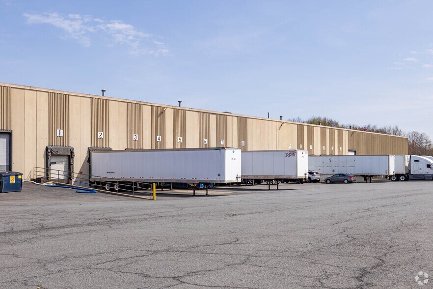 More Photos Of 207 Mac Ln, Keasbey Warehouse For Lease