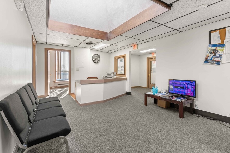 More Photos Of 1295 River St, Hyde Park Flex For Sale