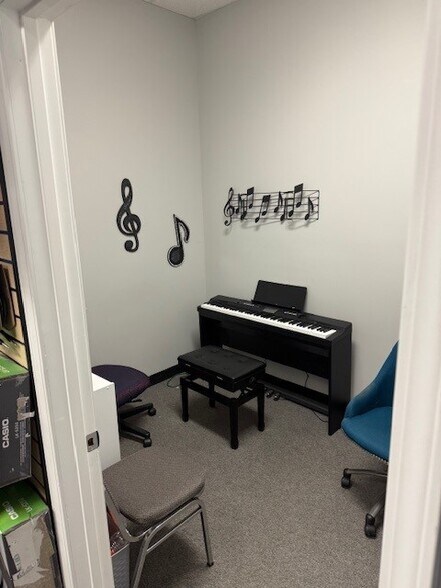 More Photos Of 360 E Grand Blanc Rd, Grand Blanc Office For Lease