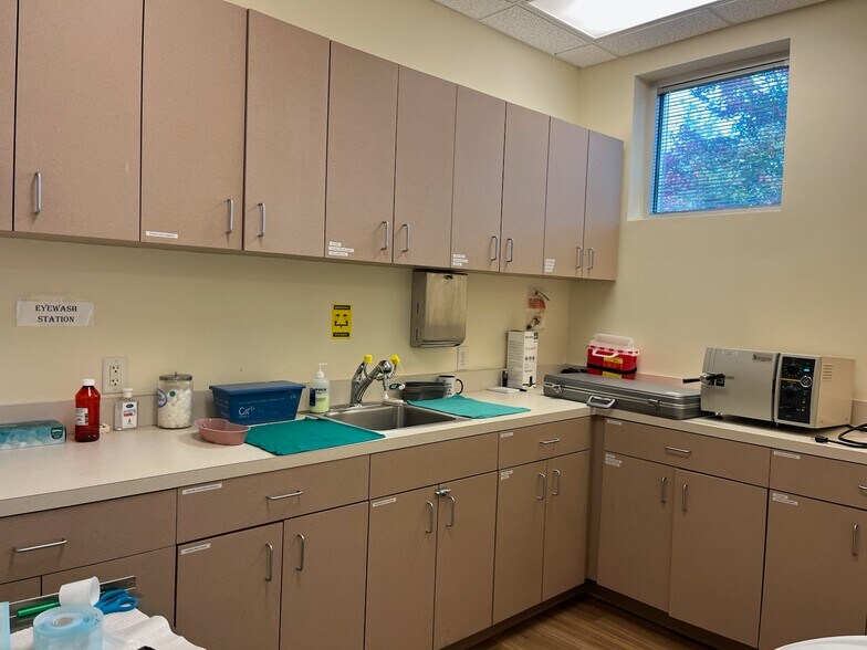 More Photos Of 188 Medical Park Dr, Brevard Medical For Lease