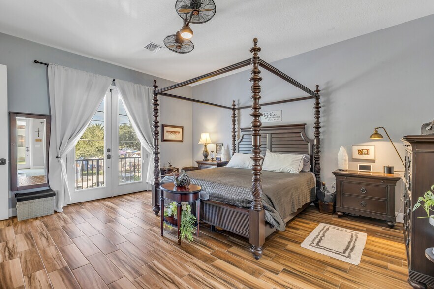 More Photos Of 136 Julia St, New Smyrna Beach Flex For Sale