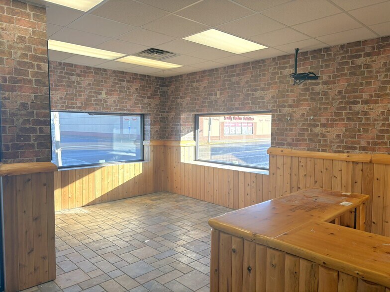 More Photos Of 601 Minnesota Ave, Walker General Retail For Lease