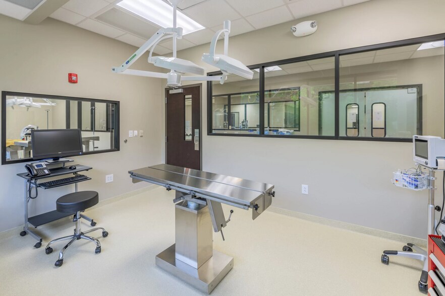 More Photos Of 3726 Latrobe Dr, Charlotte Office For Sale