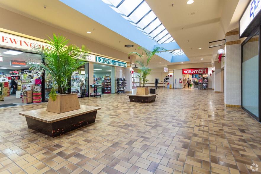 More Photos Of 385 Frederick St, Kitchener General Retail For Lease