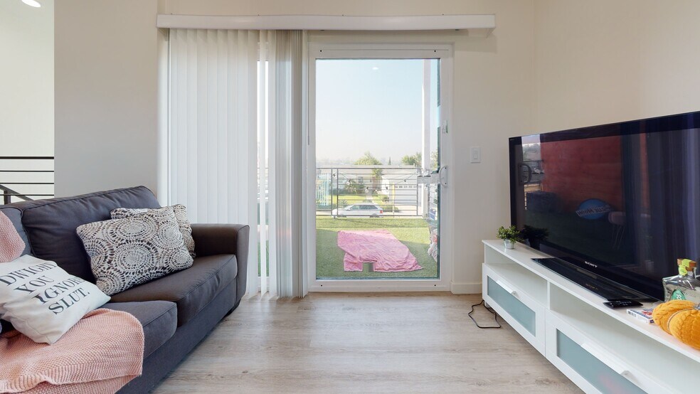 More Photos Of 5270-72 Manhasset Dr @ Redding Dr, San Diego Apartments For Sale