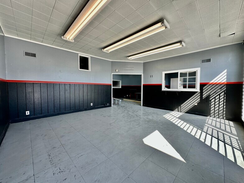 More Photos Of 229 S Oxnard Blvd, Oxnard Storefront Retail Office For Sale