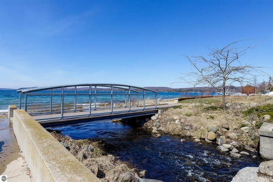 More Photos Of 245 S Benzie Blvd, Beulah Storefront For Sale