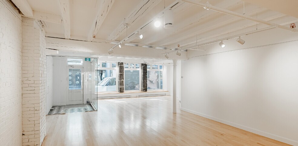 More Photos Of 364 Rue Saint-Paul O, Montréal Storefront Retail Office For Sale