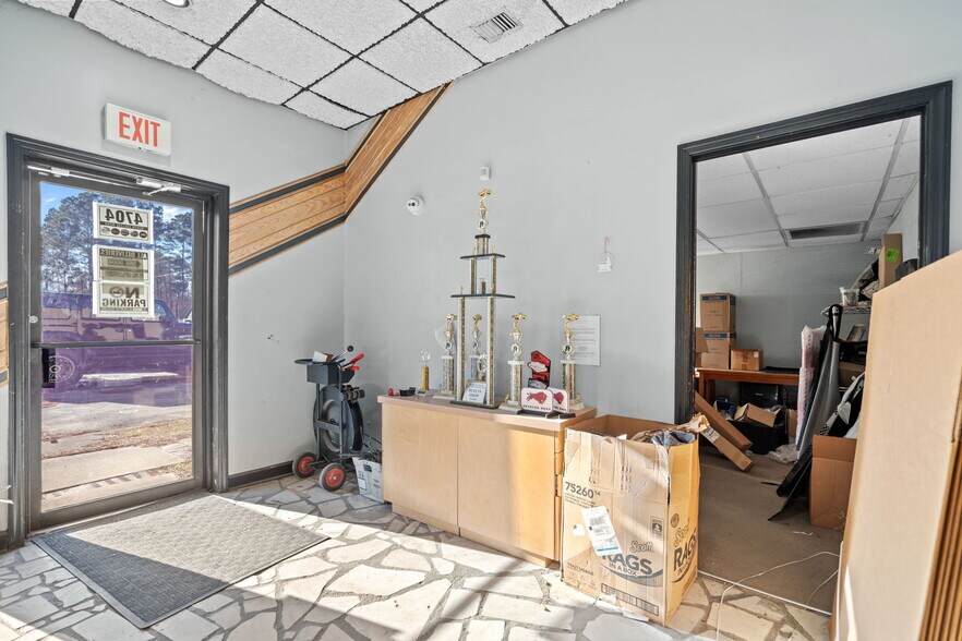 More Photos Of 4704 N College Rd, Castle Hayne Warehouse For Lease