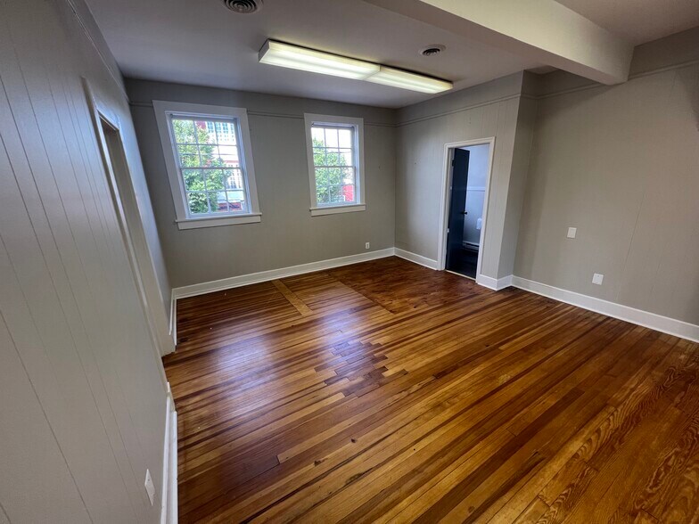 More Photos Of 1001 Charles St, Fredericksburg Loft Creative Space For Lease