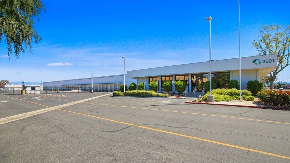 More Photos Of 2501 E Orangethorpe Ave, Fullerton Warehouse For Lease
