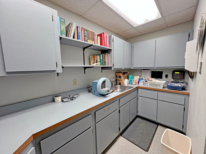 More Photos Of 2900 Frank Scott Pky W, Belleville Office For Sale