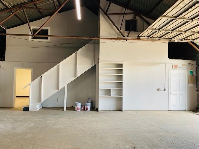 More Photos Of 1137 Hackney St, Houston Warehouse For Lease