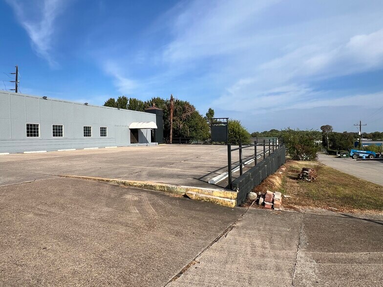 More Photos Of 10630 Commerce Row, Montgomery Restaurant For Lease