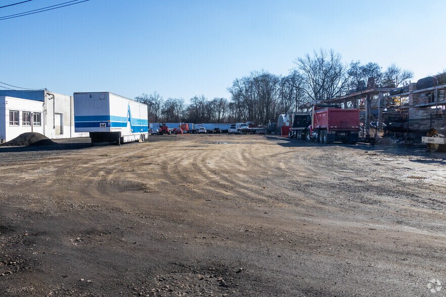 More Photos Of 113-114 Whitehead Ave, South River Land For Lease