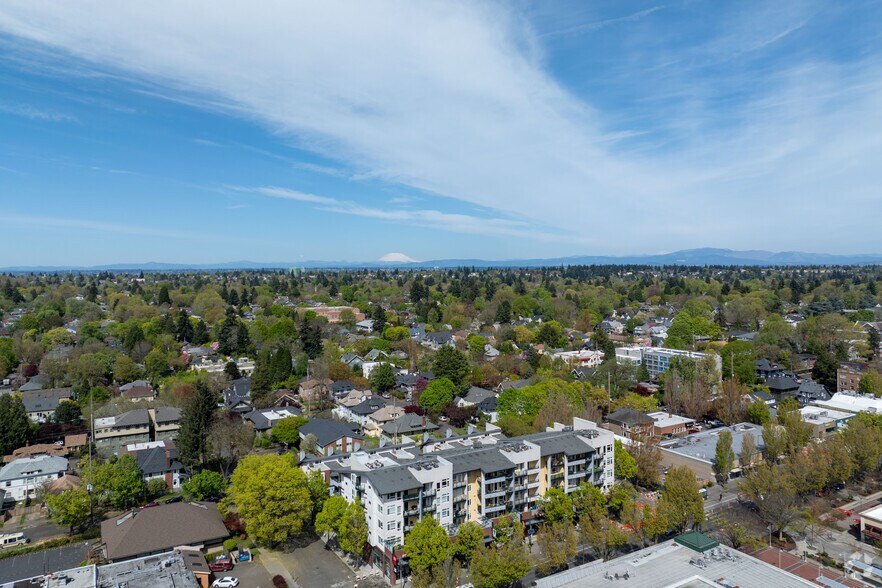 More Photos Of 1111-1139 NE Broadway St, Portland Apartments For Sale