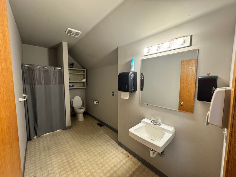 More Photos Of 160 Kelly Rd, Kalispell Flex For Lease